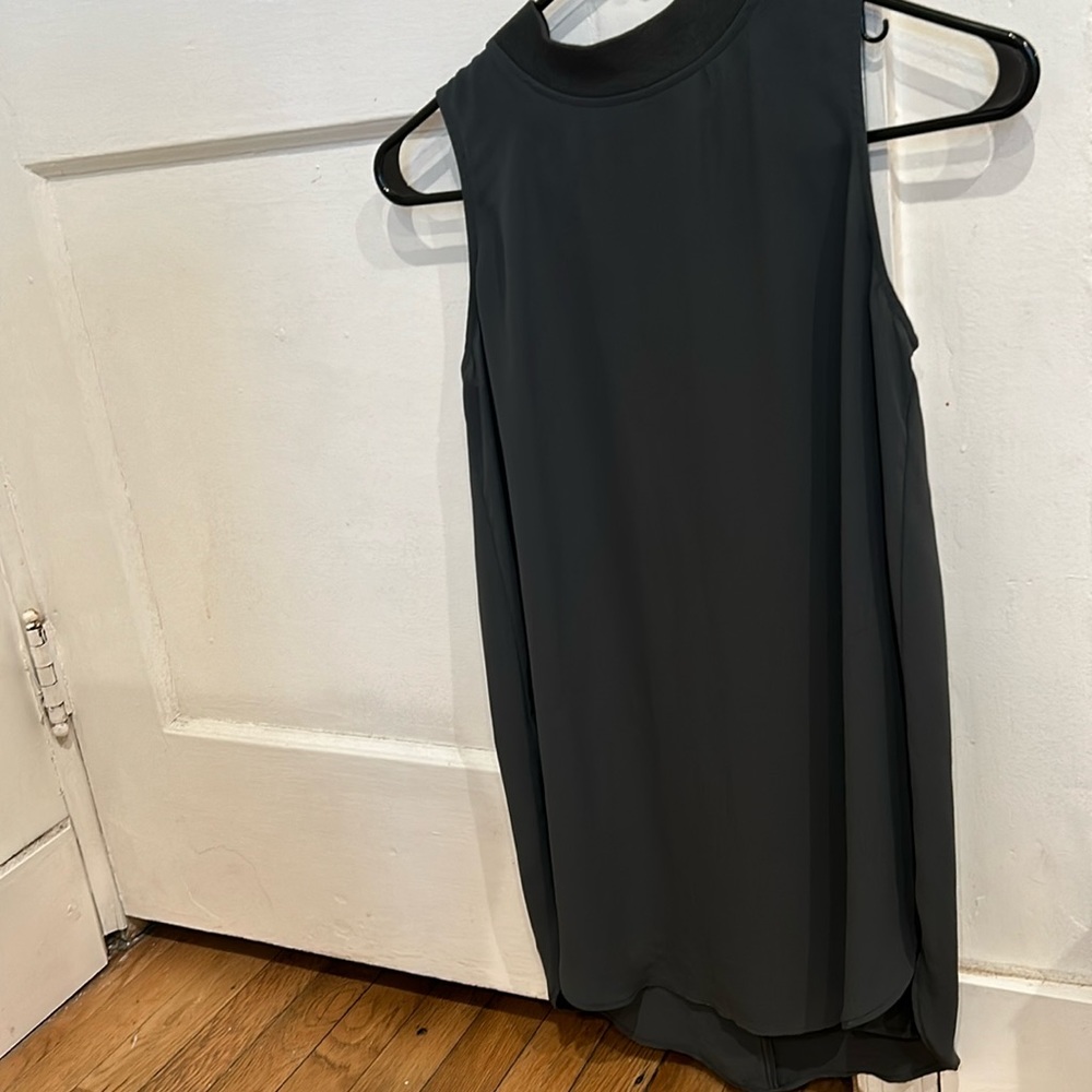 Loft XS Sleeveless Blouse